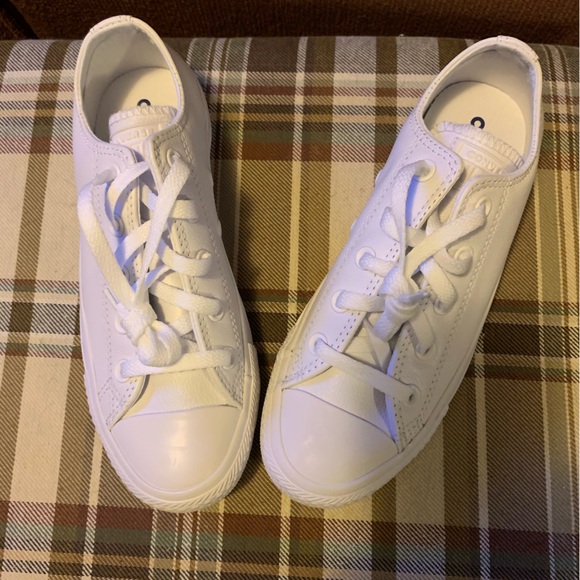 Converse  Chuck Taylor All Star Sneakers  New in Box  (Women’s Size 6) - Picture 7 of 10